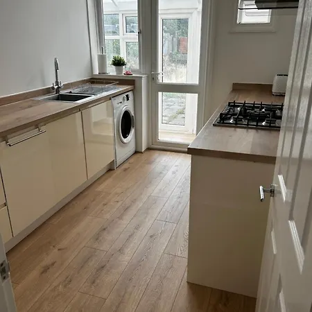 Iris Home In Southsea Free Street Parking And Pets Welcome Portsmouth Exterior photo